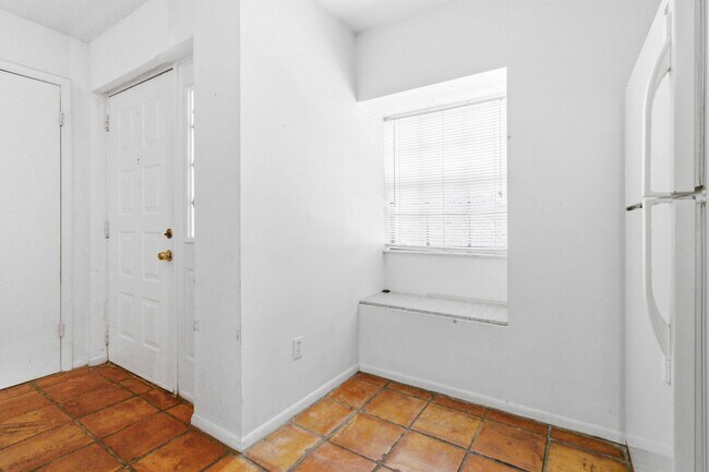 Building Photo - 2107 Hidden Grove Ln