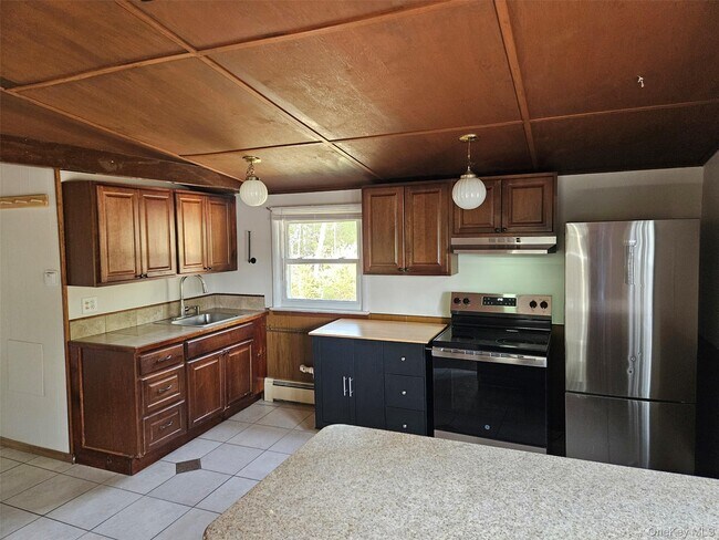 Building Photo - 639 State Rte 55