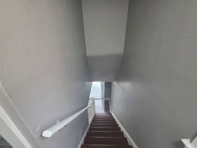 Building Photo - Newly updated 3 bedroom 1 bath house in Upper Hill!