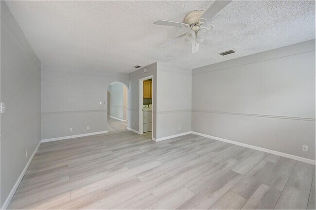 Building Photo - 7743 W Country Club Blvd