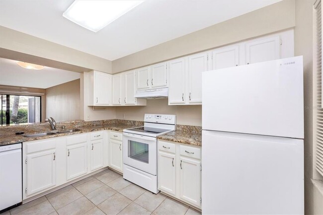 Building Photo - 5172 Lake Village Dr