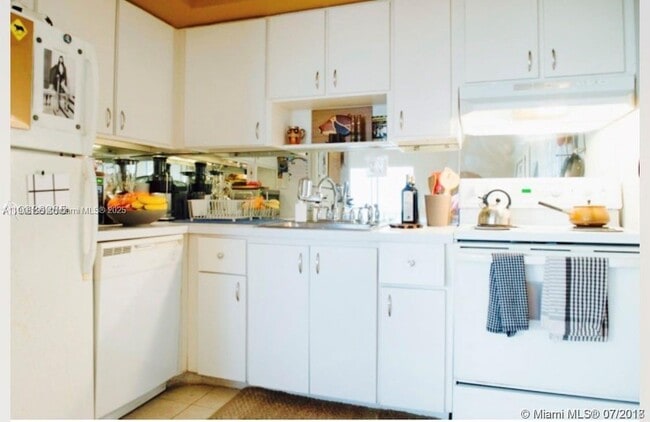 Building Photo - 8950 NE 8th Ave