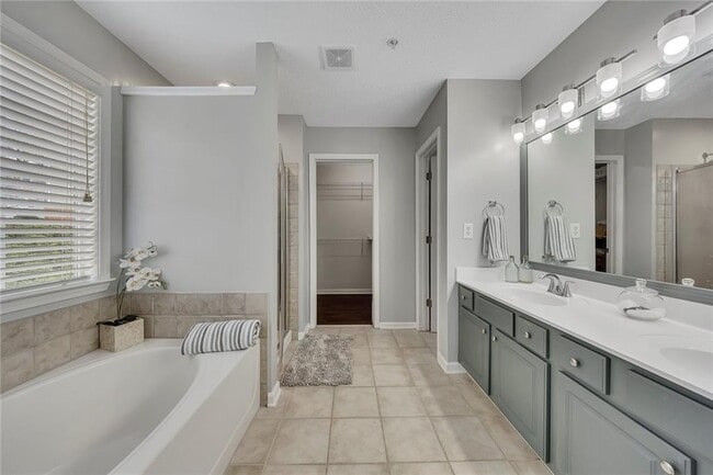 Building Photo - 254 Regent Square