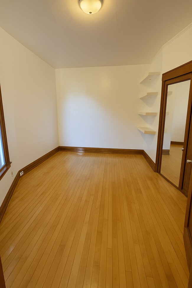 Building Photo - 3607 W Wrightwood Ave