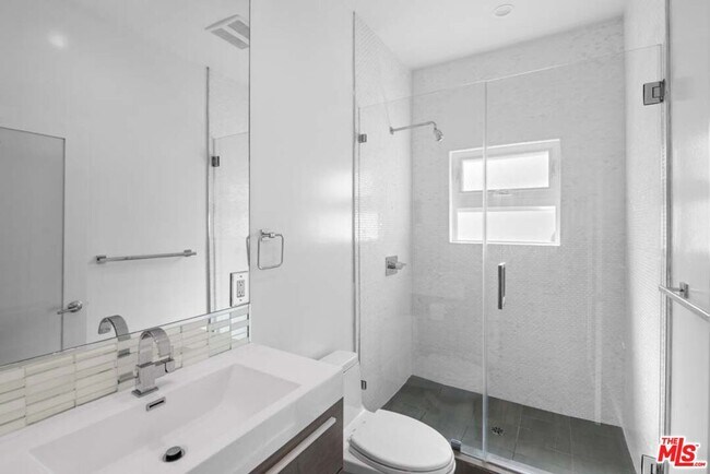 Building Photo - 10453 Holman Ave