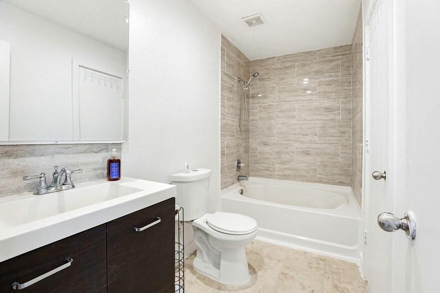 Building Photo - 9616 Kennebec Way