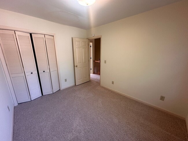 Building Photo - 2 Bed 2 Bath Townhouse