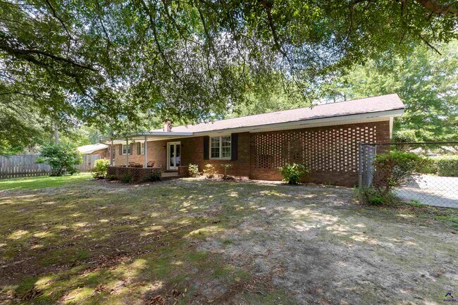Building Photo - 1726 Greenwood Cir