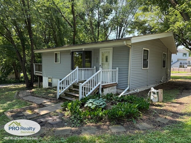 Building Photo - 4 Bedroom Home One Block from Medicine Lake
