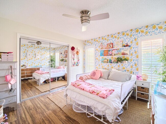 Building Photo - 2281 SW Starling Dr