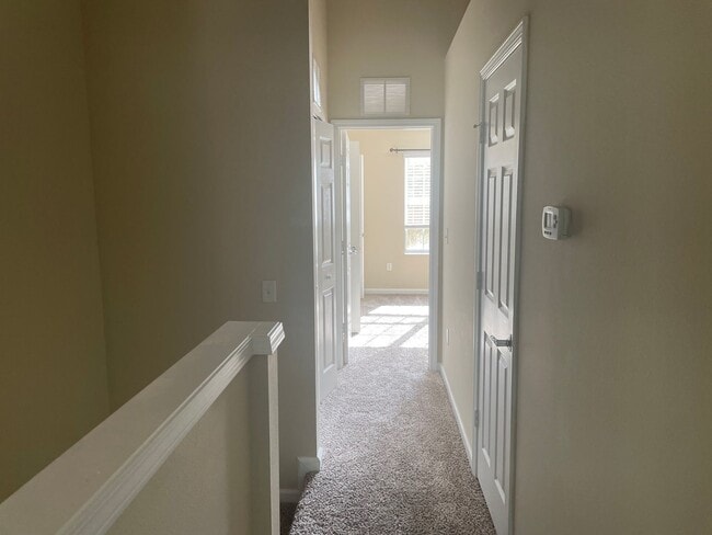 Building Photo - Beautiful 2/2.5 in Desirable Arrowood Community
