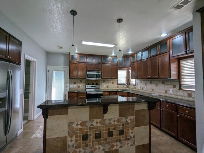 Building Photo - 1515 Hall Way
