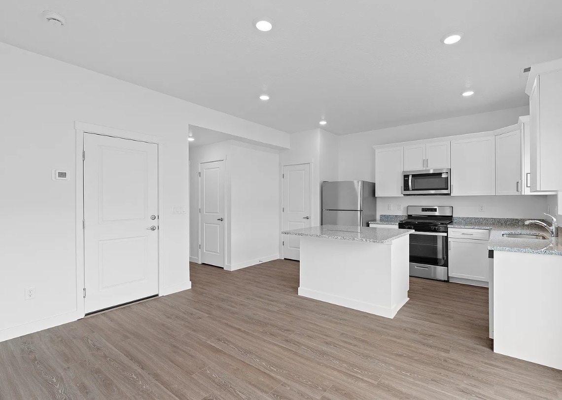 Building Photo - 7261 N Escalante Dr