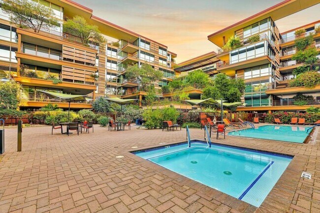 Building Photo - 7151 E Rancho Vista Dr