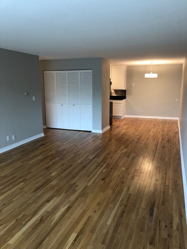 Building Photo - 2700 W 44th St