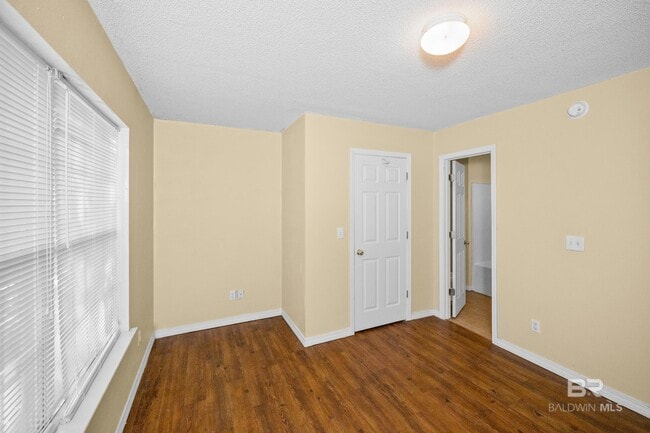 Building Photo - 8564 Garden Cir