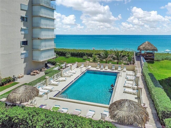 Building Photo - 10102 S Ocean Dr