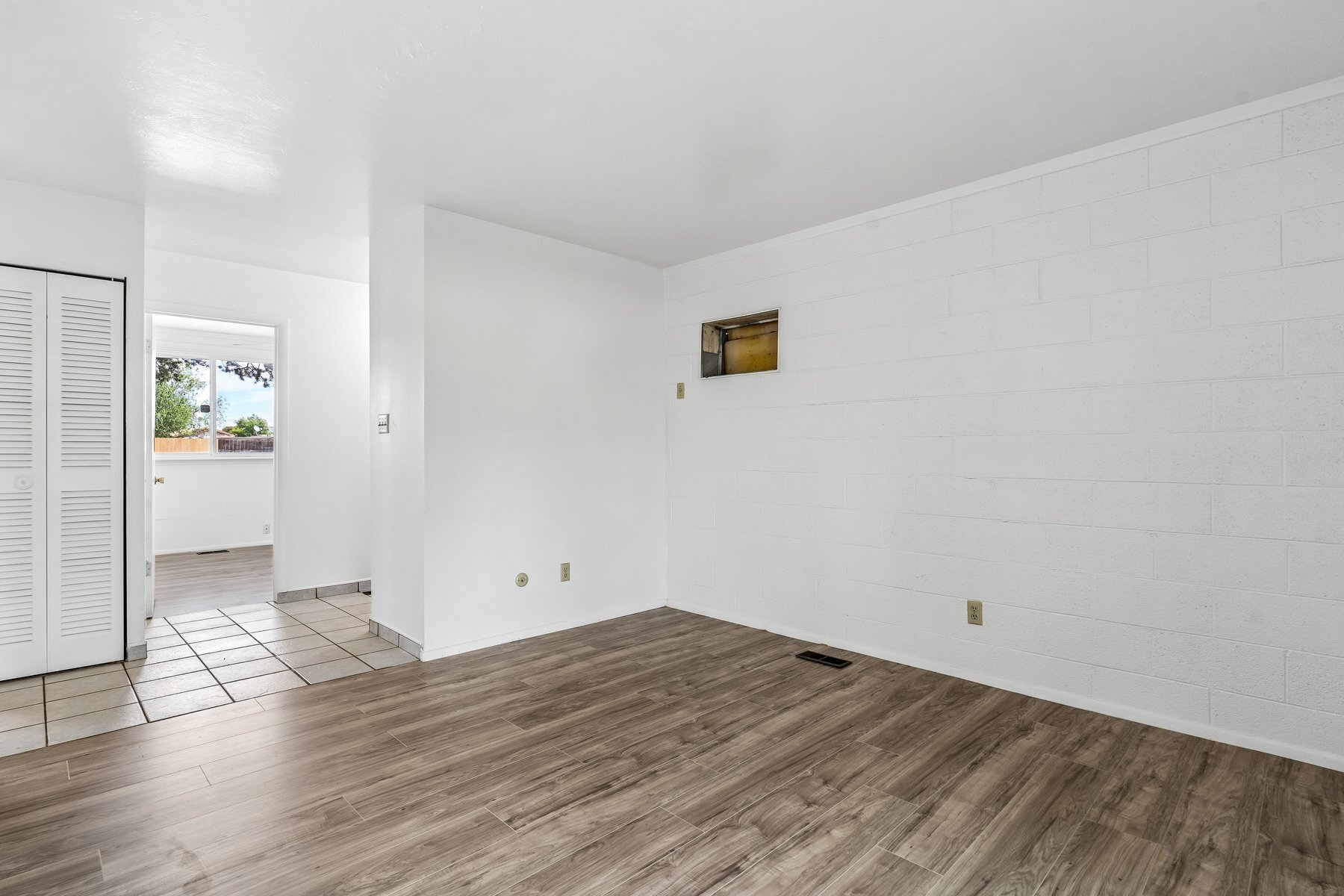 Building Photo - 340 Fairway S