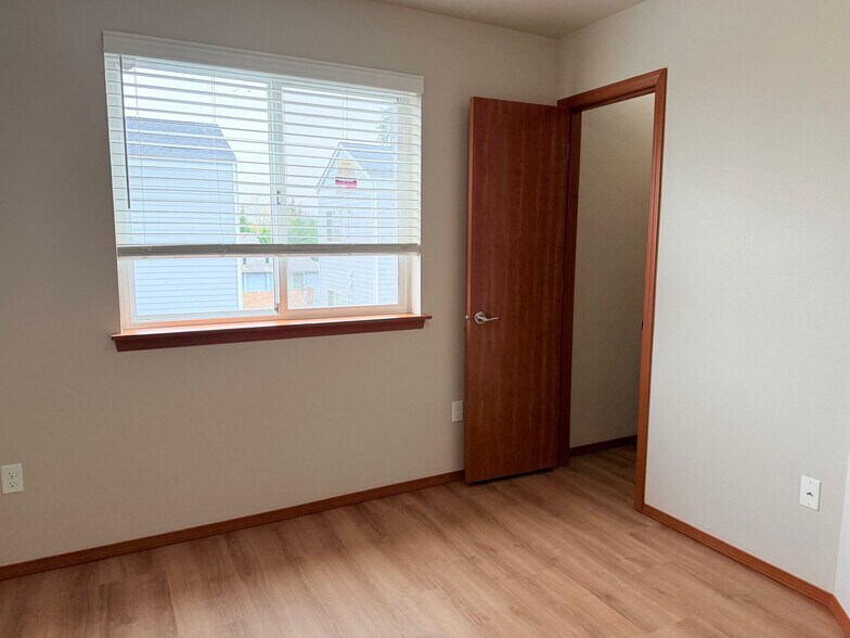 Building Photo - 4337 S Cedar St