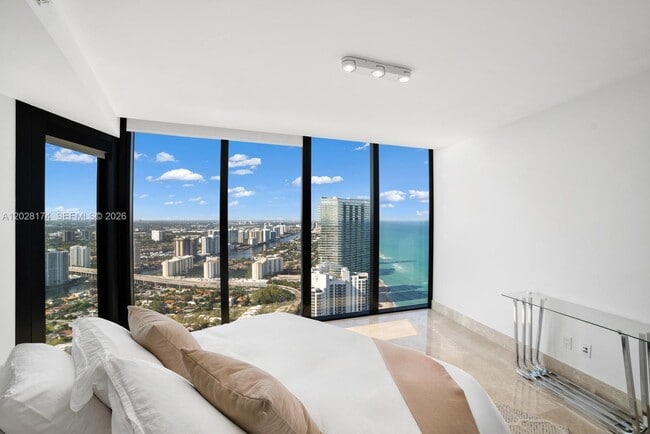 Building Photo - 18555 Collins Ave