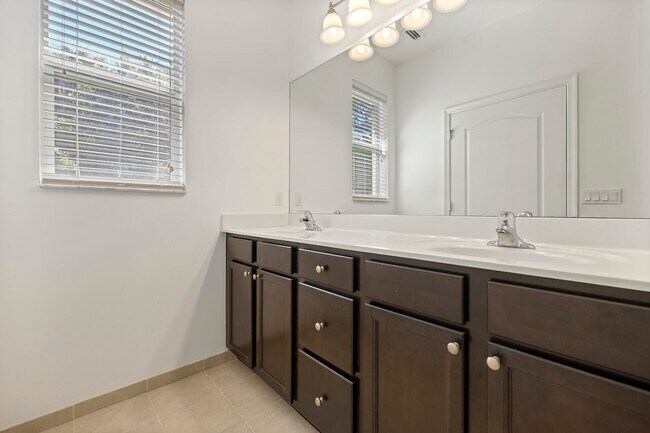 Building Photo - 9590 SW Purple Martin Way