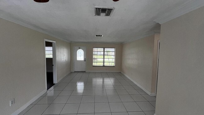 Building Photo - 2748 SW 8th St
