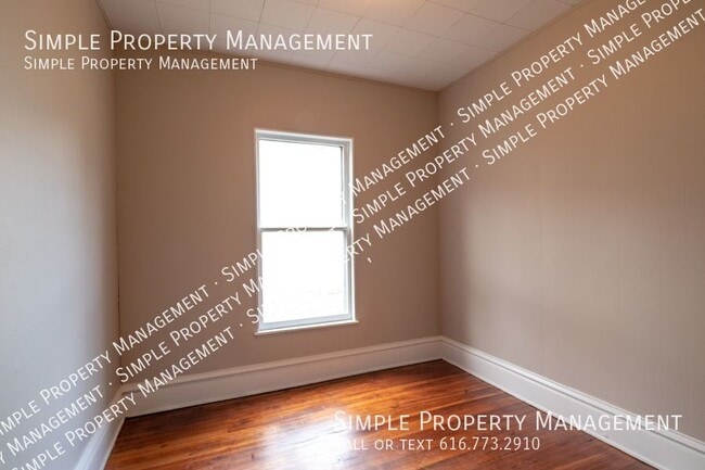 Building Photo - 610 Michigan St NE