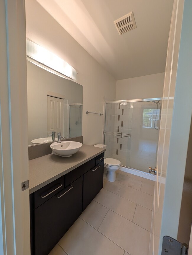 Building Photo - 1918 Northeast Kenyon Court