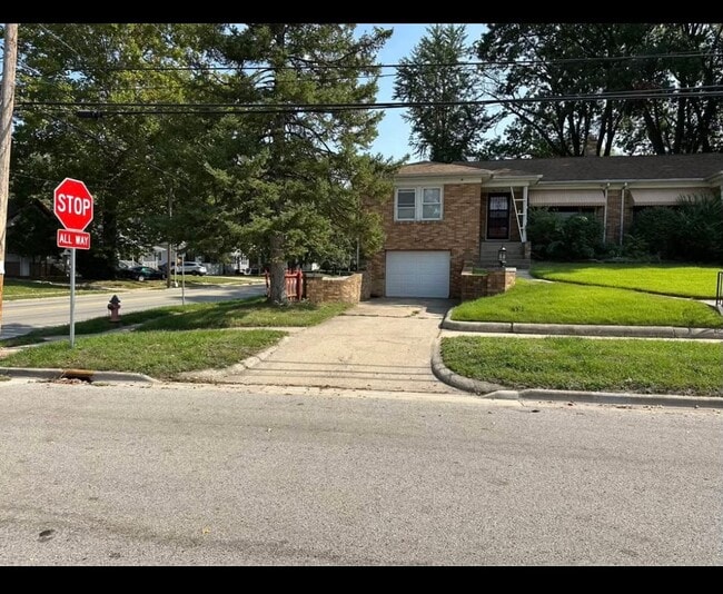 Building Photo - 102 S Illinois St