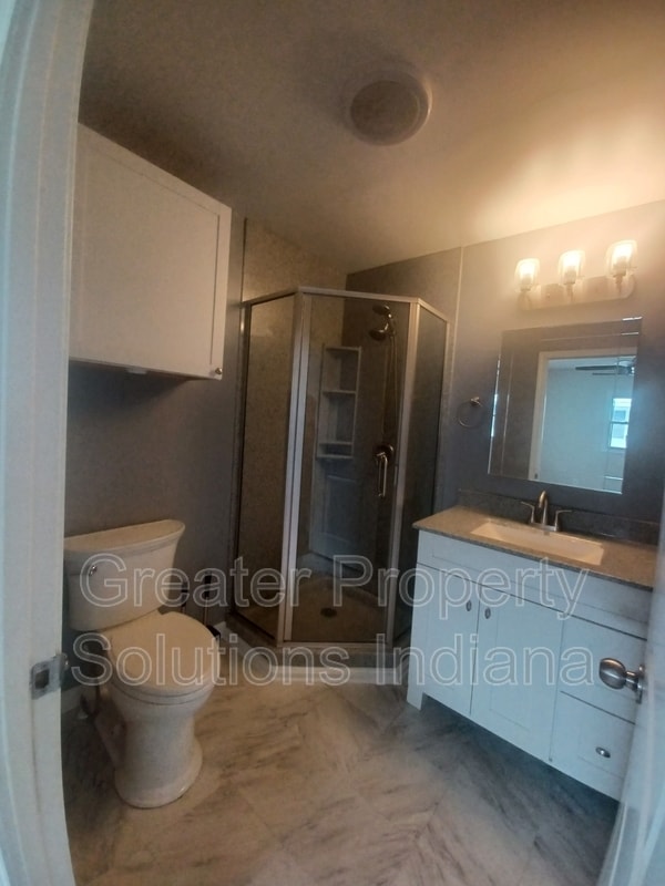 Building Photo - 311 Maple St