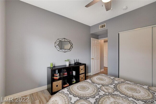 Building Photo - 352 Amber Pine St