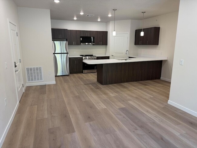 Building Photo - 983 W State St