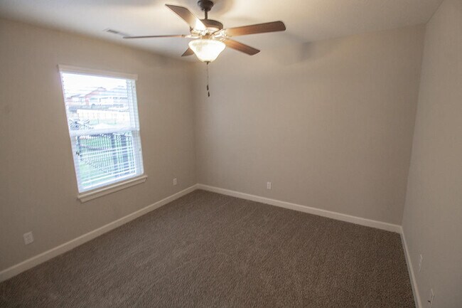 Building Photo - 7410 Oakley Dr