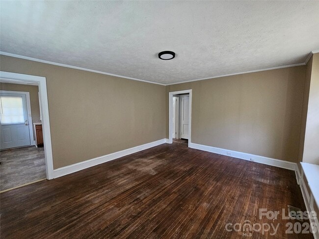 Building Photo - 67 Grattan Dr NE