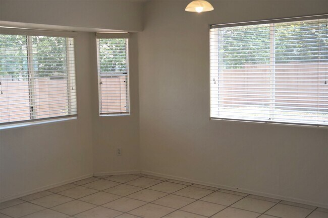 Building Photo - Close to Fort Huachuca