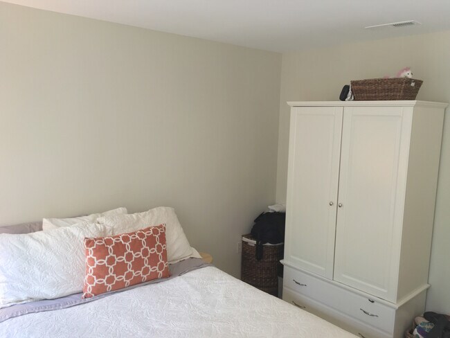 Bedroom - 1331 Vermont Ave NW