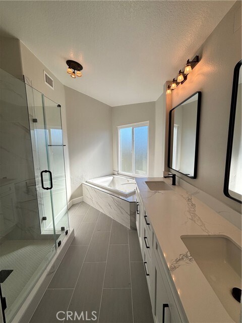 Building Photo - 15252 Riviera Ln