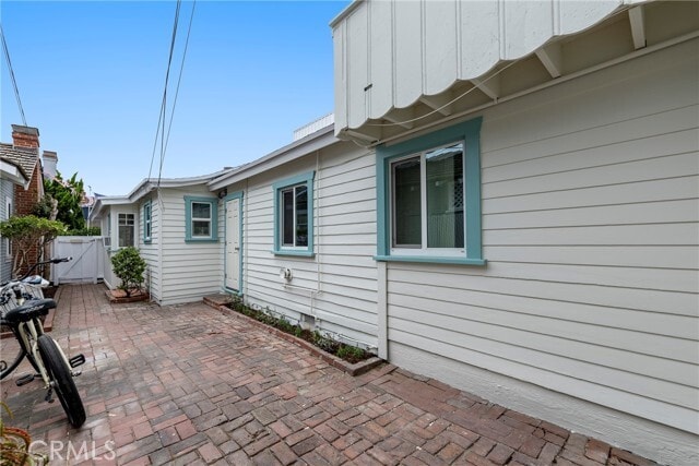 Building Photo - 122 Apolena Ave