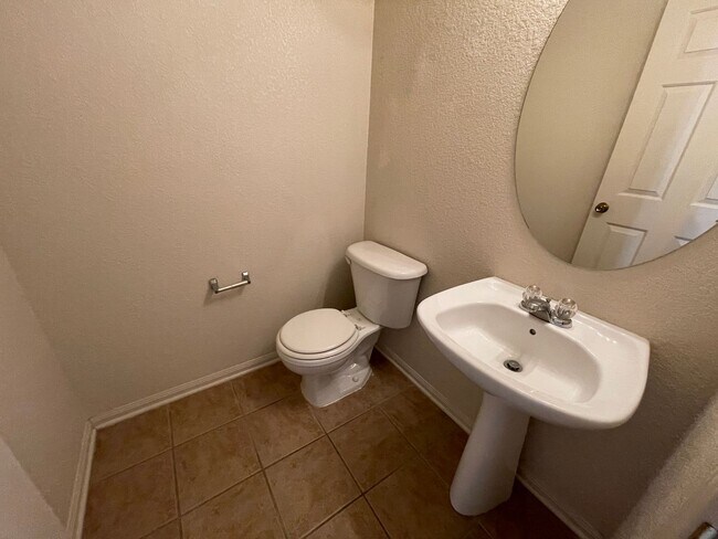 Building Photo - 4 Bedroom 2.5 Bathroom House For Rent In Killeen