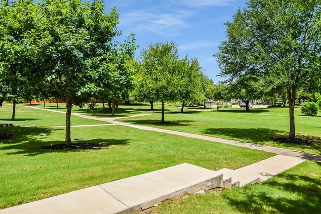 Building Photo - 600 Allens Creek Way