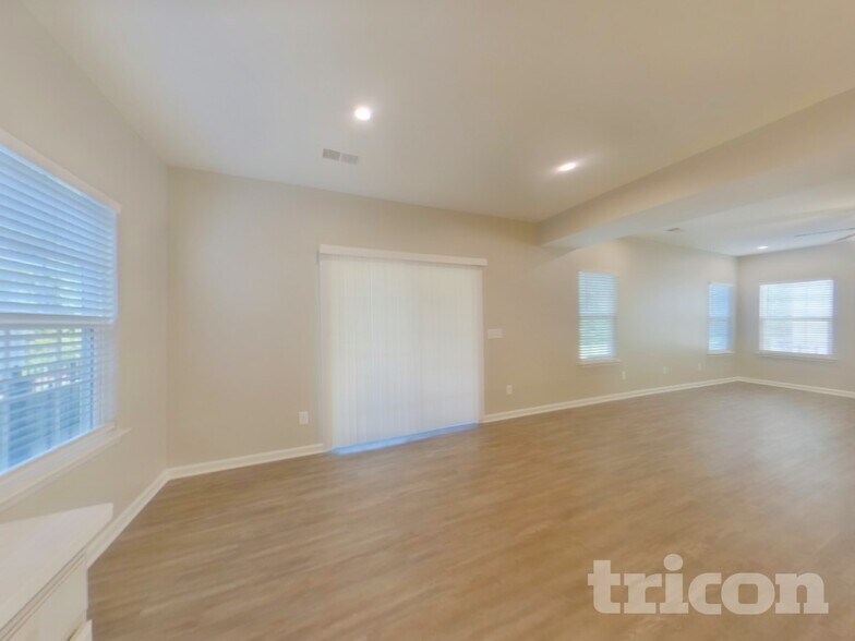 Building Photo - 1340 Lena St