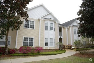 Building Photo - Charming Unit Close to the Pool!
