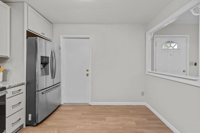 Building Photo - 1636 Mill Oak Dr