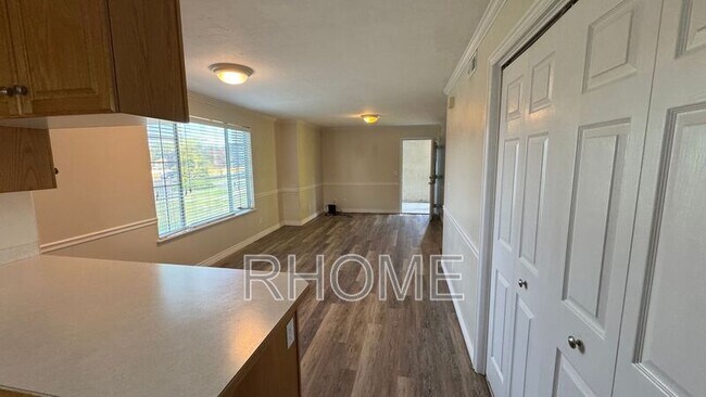 Building Photo - 1060 S Orem Blvd