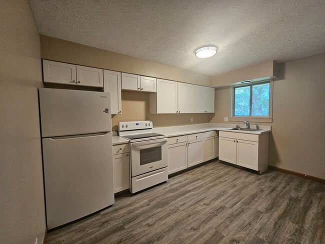Building Photo - 2 Bedroom 1 Bath Duplex Kent.