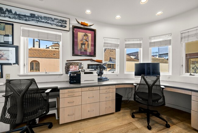 Building Photo - 120 Mast Mall