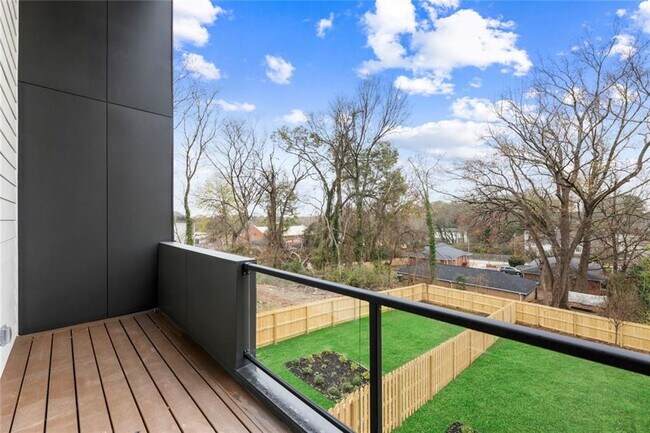 Building Photo - 582 Hope St SW