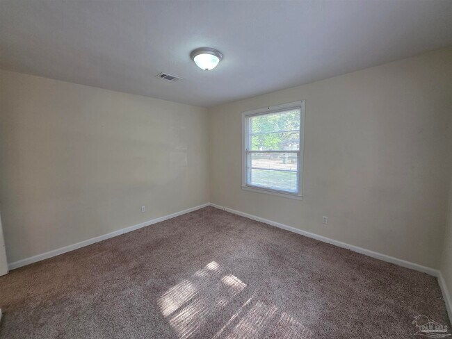 Building Photo - 35 Kennington Dr