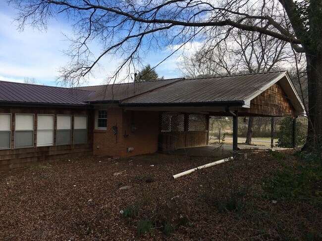 Building Photo - 3/1.5 Country House in Adairsville $1,595