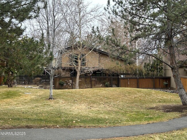 Building Photo - 655 E Riverview Cir